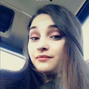 Meet your Posher, Alicia